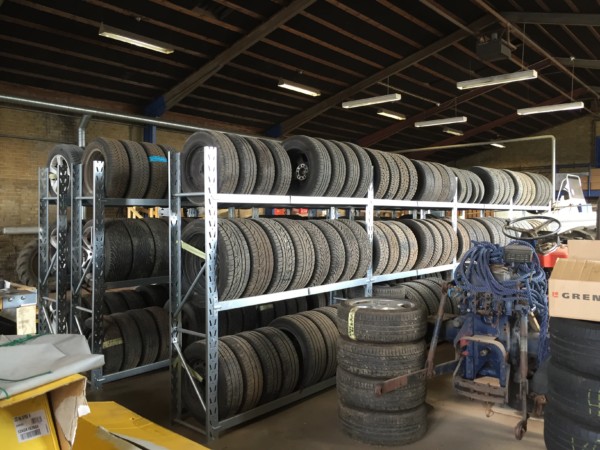 Dækskifte og dækservice i Knebel